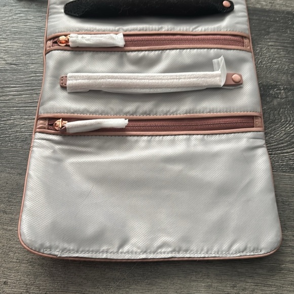 NWT Tumi Eliza Jewelry Travel Roll Bag with Gold Hardware - Picture 5 of 7